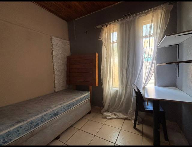 23 BEDROOM HOUSE FOR SALE IN BEDWORTH PARK